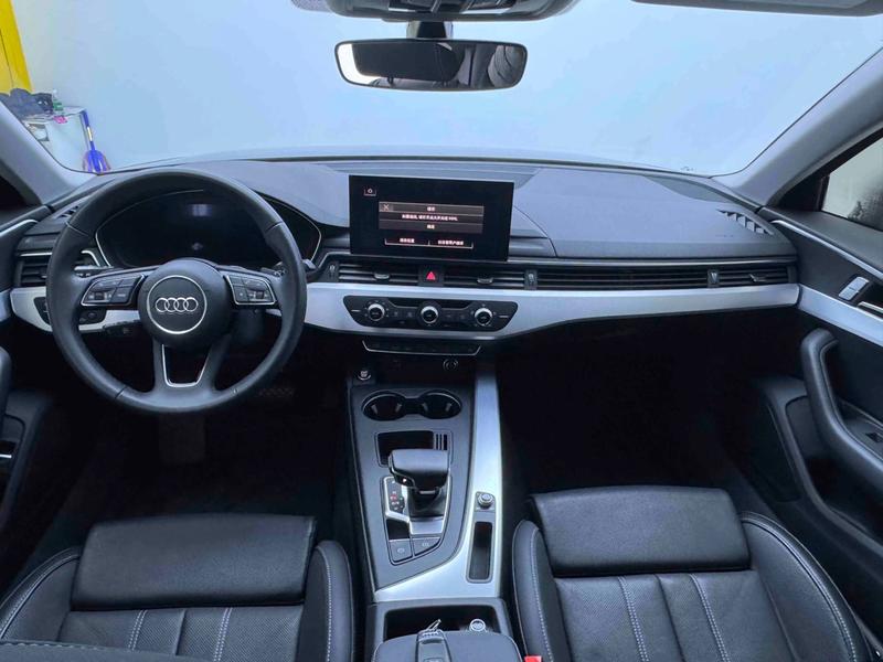 Audi A4L - фото 2