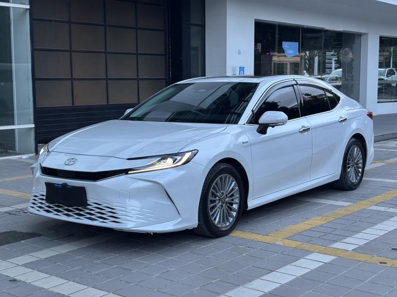 Toyota Camry - фото 0