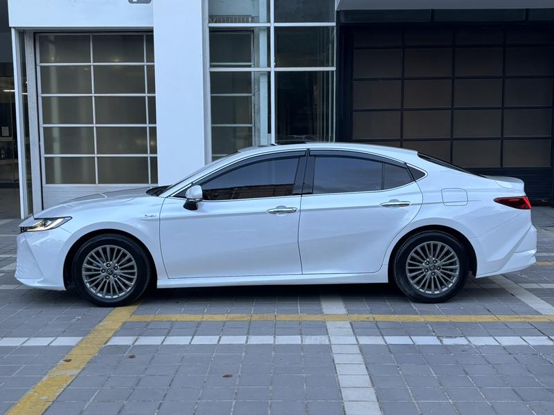 Toyota Camry - фото 2
