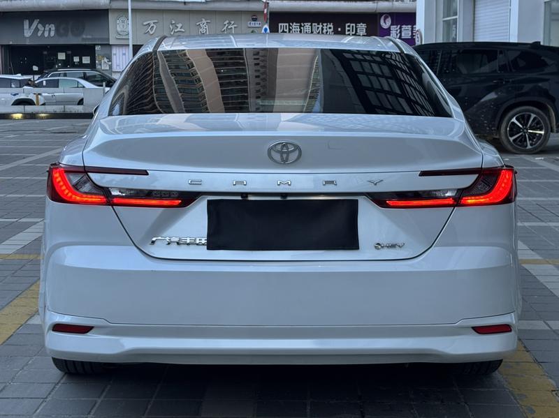 Toyota Camry - фото 4