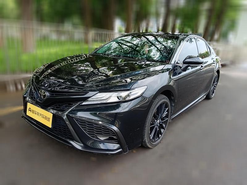 Toyota Camry - фото 0