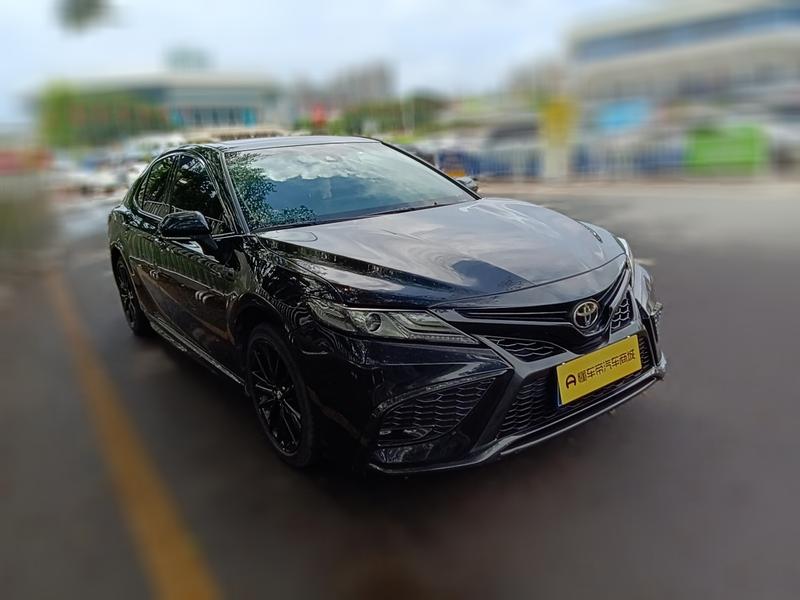 Toyota Camry - фото 2
