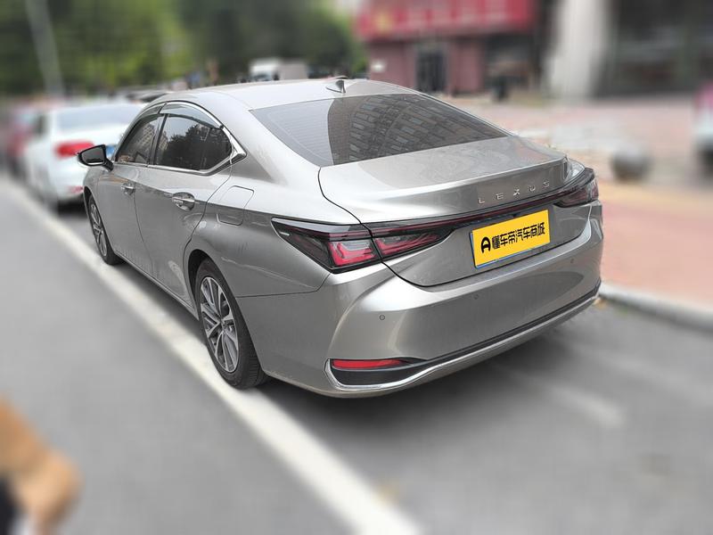 Lexus ES - фото 3
