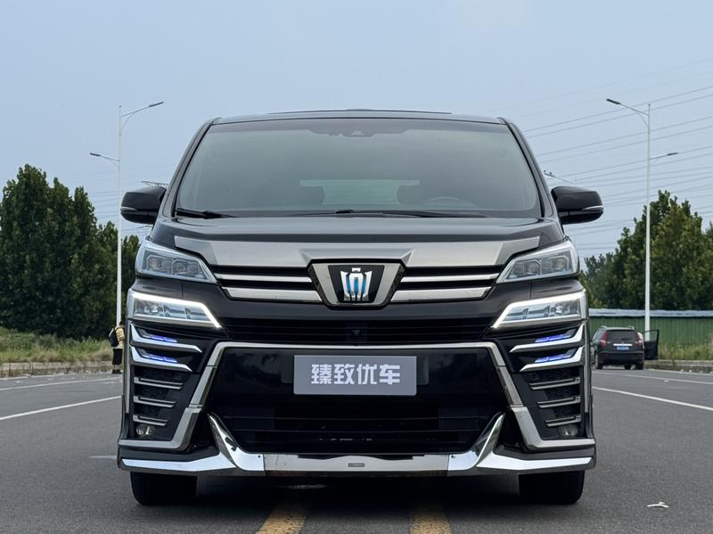 Toyota Vellfire - фото 1