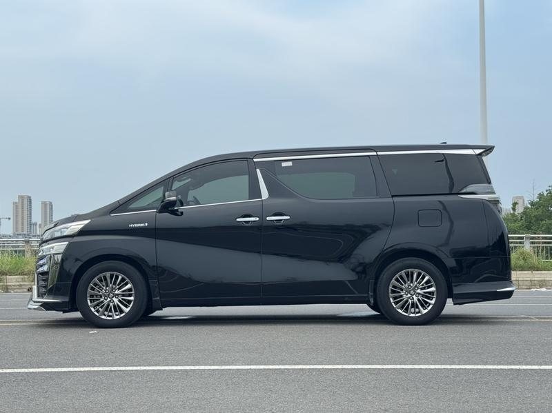 Toyota Vellfire - фото 3