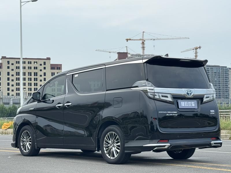 Toyota Vellfire - фото 4