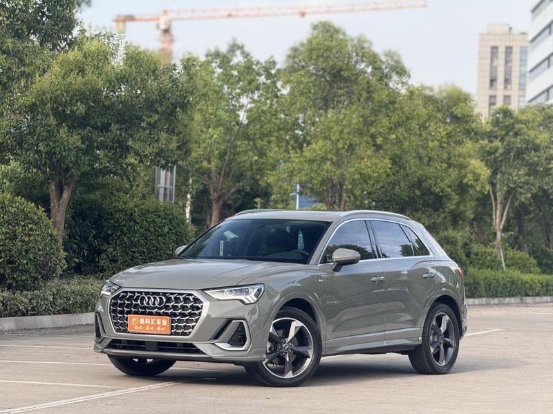 Audi Q3 - фото 0
