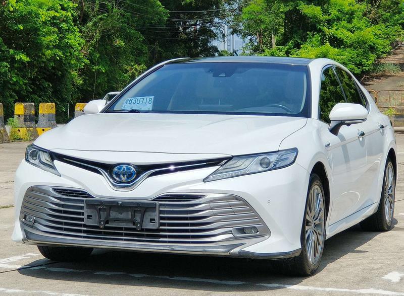 Toyota Camry - фото 0