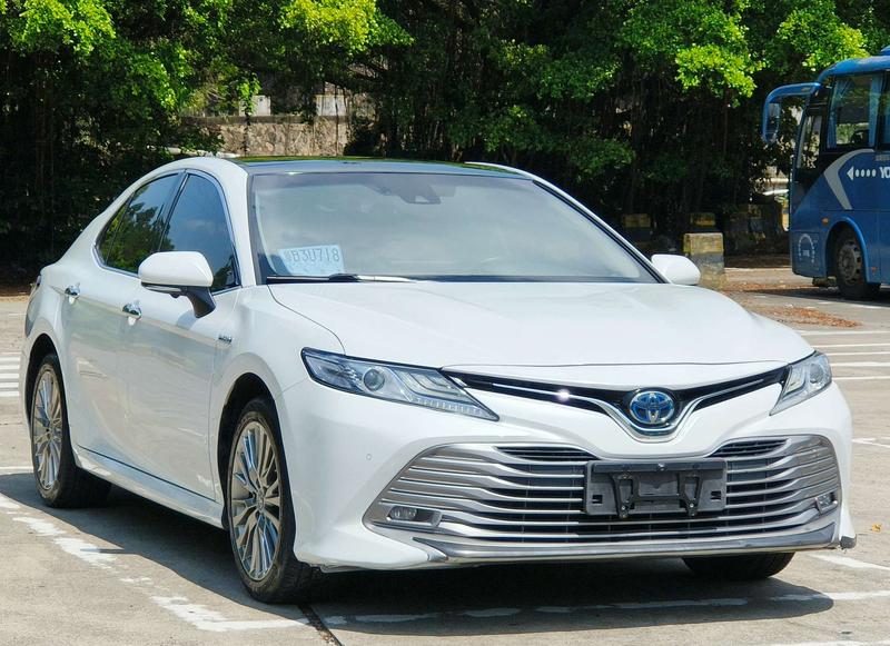 Toyota Camry - фото 2