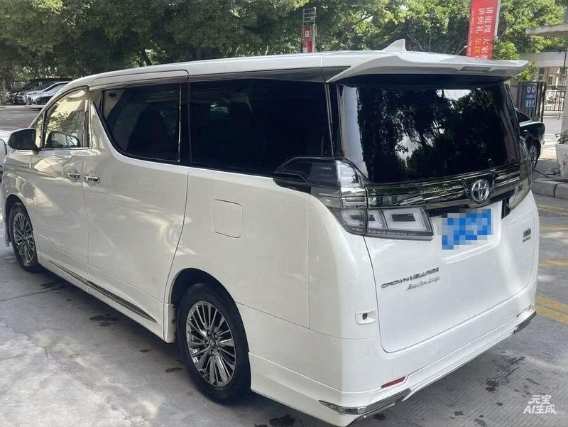 Toyota Vellfire - фото 2
