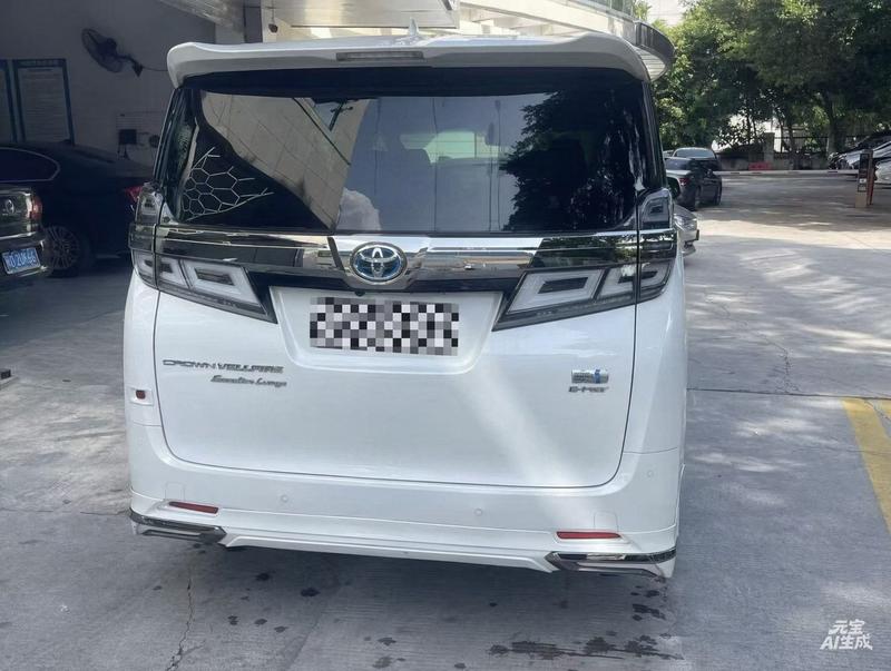 Toyota Vellfire - фото 3