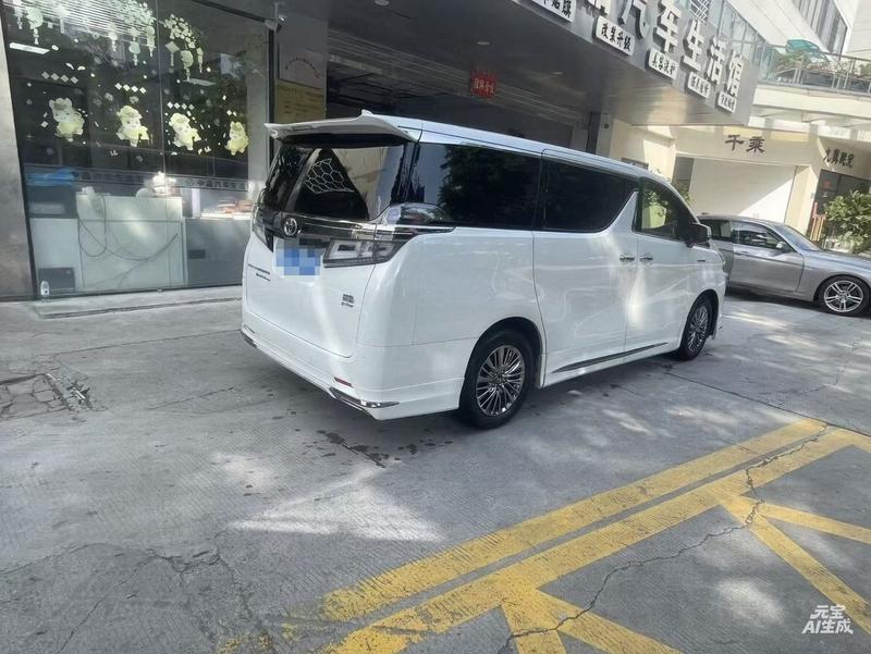 Toyota Vellfire - фото 4