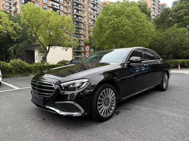Mercedes-Benz E-Class - фото 0