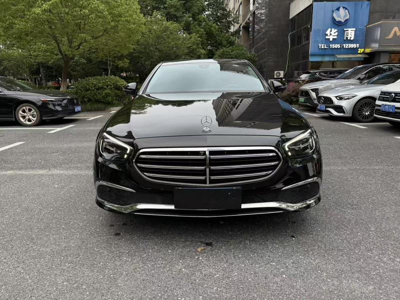 Mercedes-Benz E-Class - фото 1