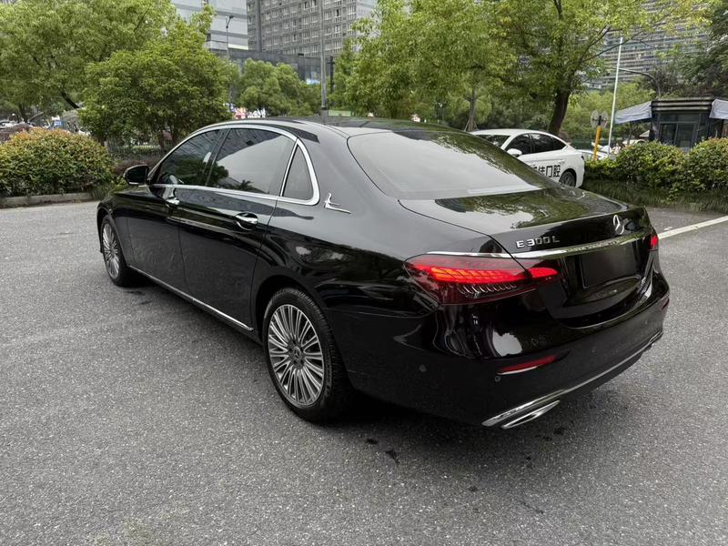 Mercedes-Benz E-Class - фото 3