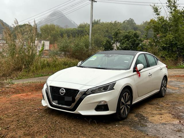 Nissan Teana - фото 0