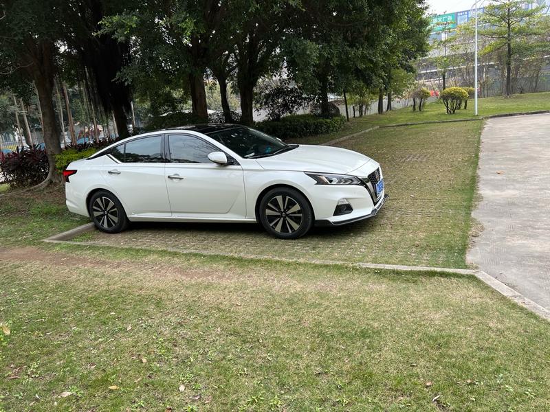 Nissan Teana - фото 1