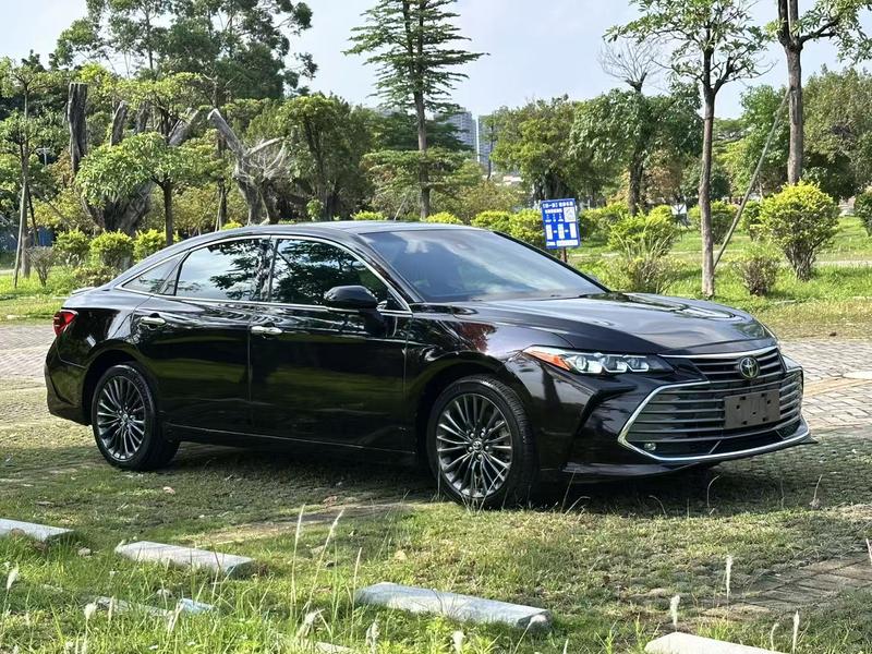 Toyota Avalon - фото 2