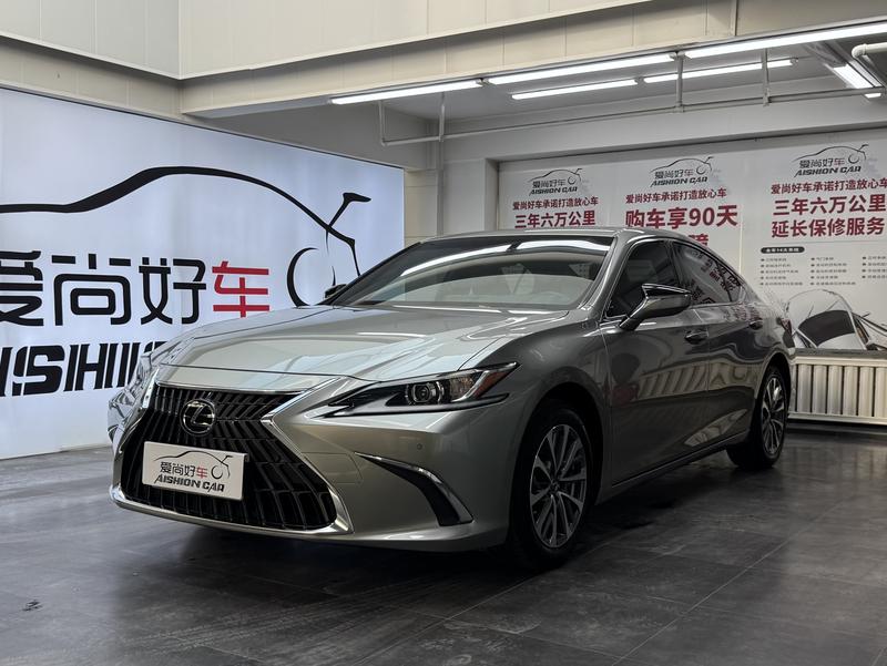 Lexus ES - фото 0