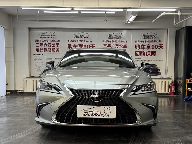 Lexus ES - фото 1