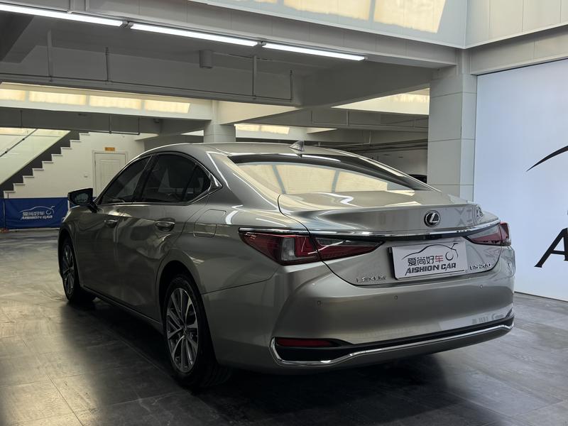 Lexus ES - фото 4