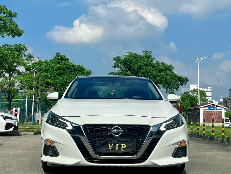 Nissan Teana - фото 1
