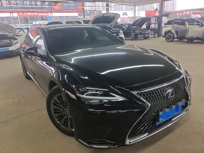 Lexus LS - фото 1