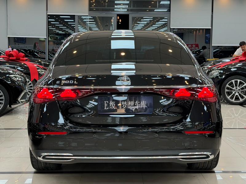 Mercedes-Benz E-Class - фото 4