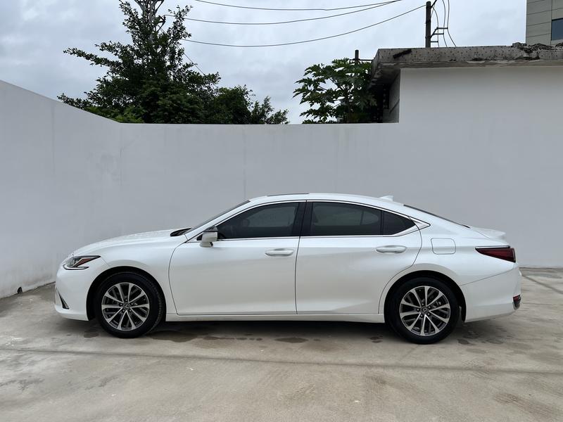 Lexus ES - фото 2