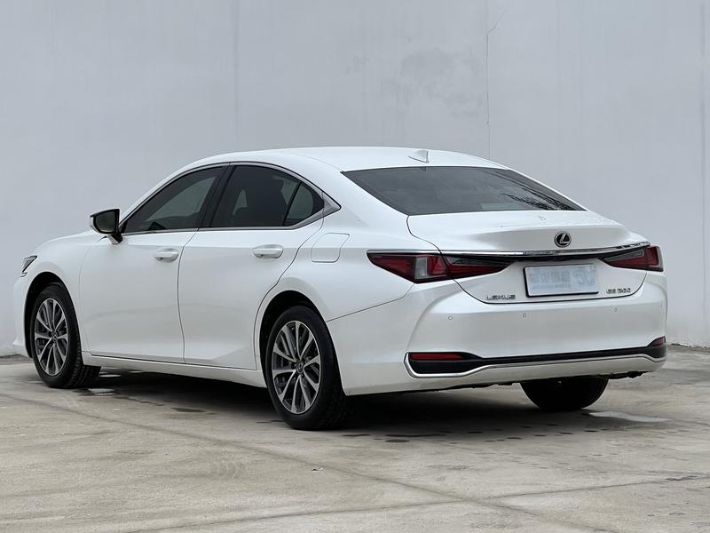 Lexus ES - фото 3