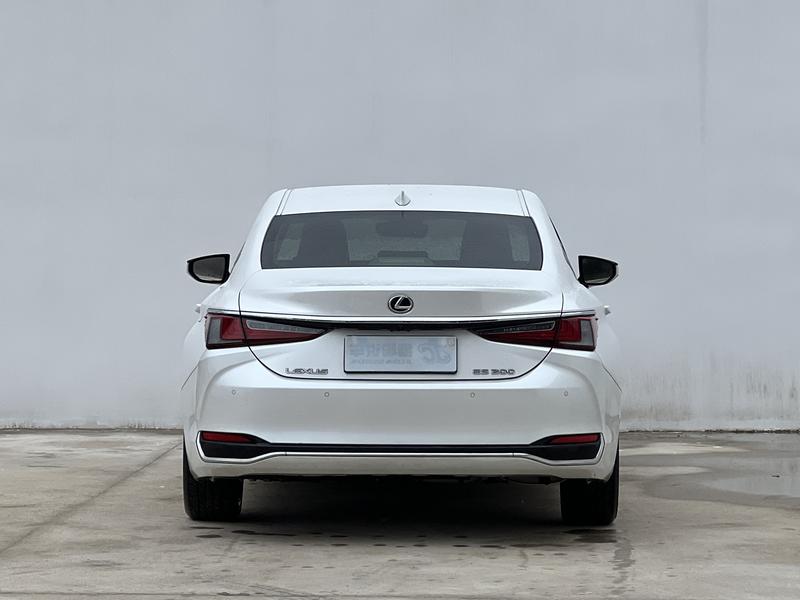 Lexus ES - фото 4
