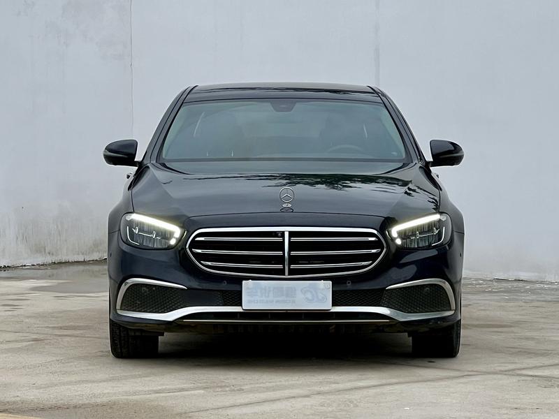 Mercedes-Benz E-Class - фото 1