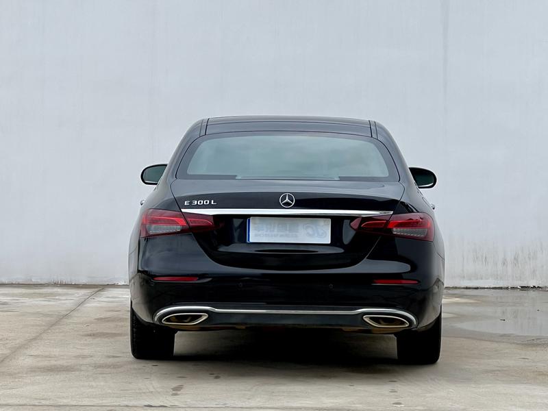 Mercedes-Benz E-Class - фото 4