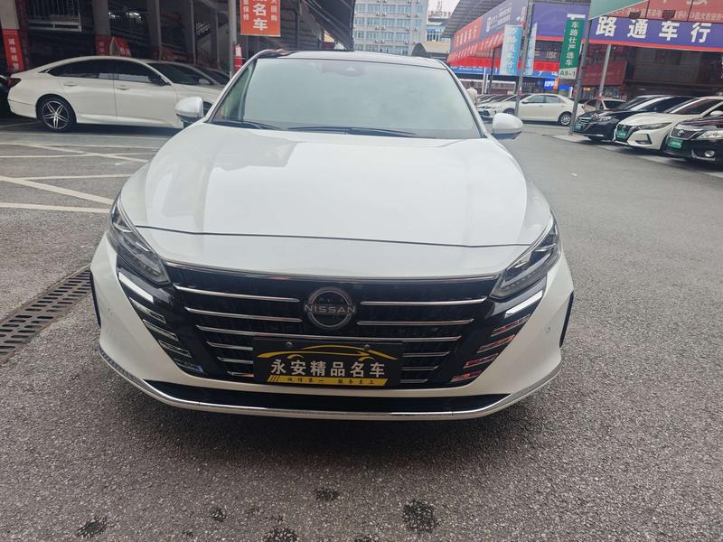 Nissan Teana - фото 1