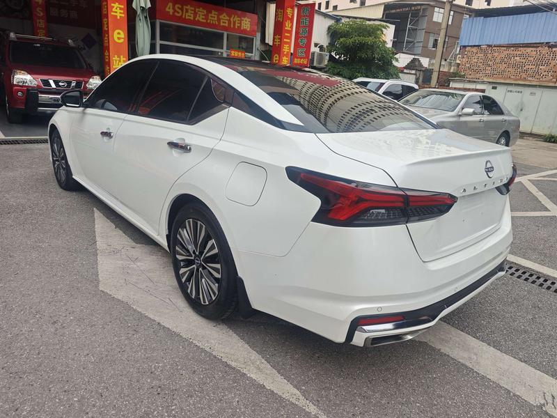 Nissan Teana - фото 4