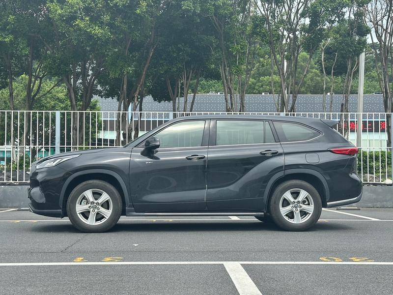Toyota Highlander - фото 2