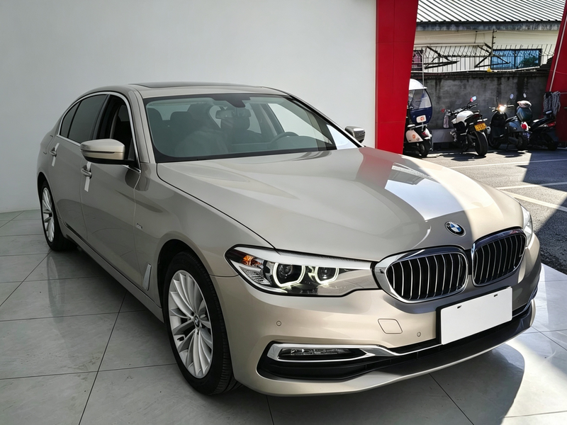 BMW 5 Series - фото 2