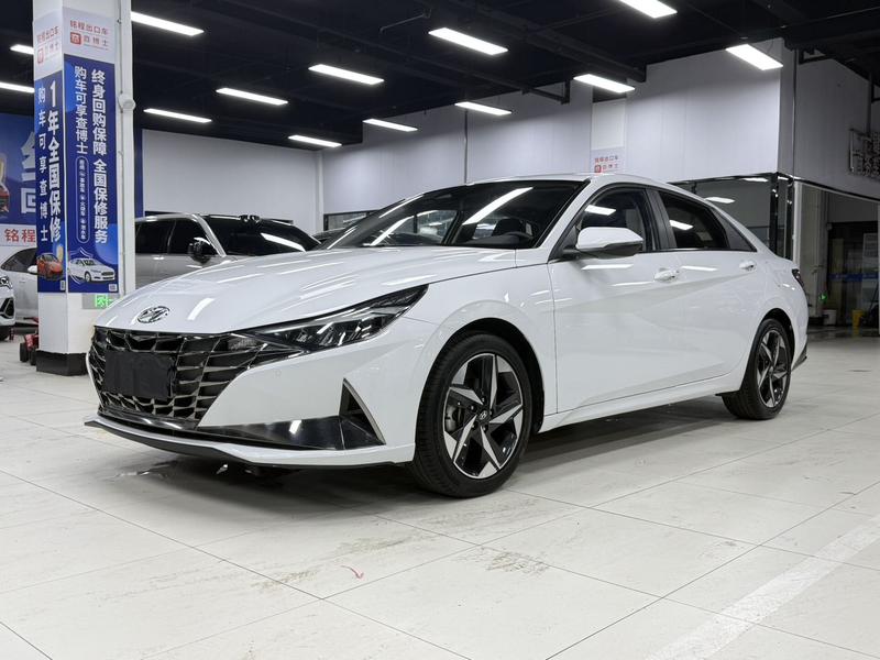 Hyundai Elantra - фото 0