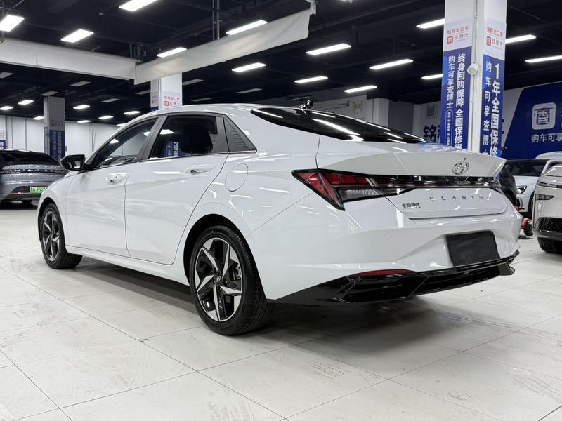 Hyundai Elantra - фото 3