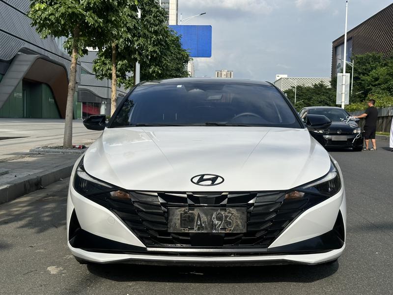 Hyundai Elantra - фото 1