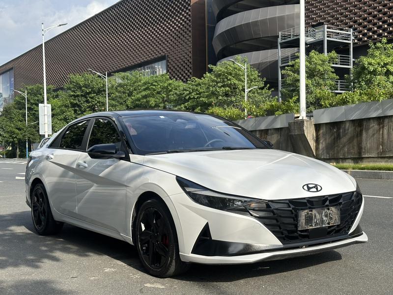 Hyundai Elantra - фото 2