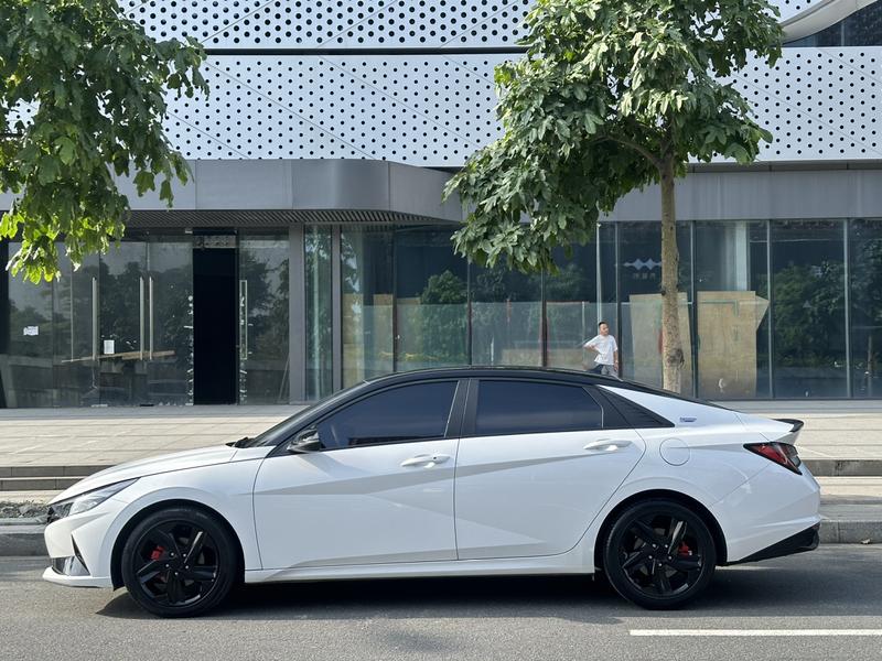 Hyundai Elantra - фото 3