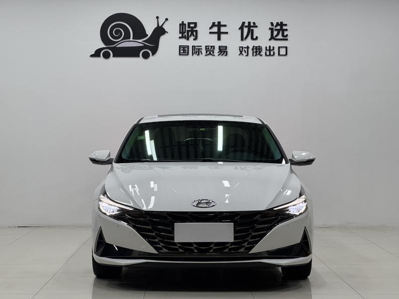 Hyundai Elantra - фото 1