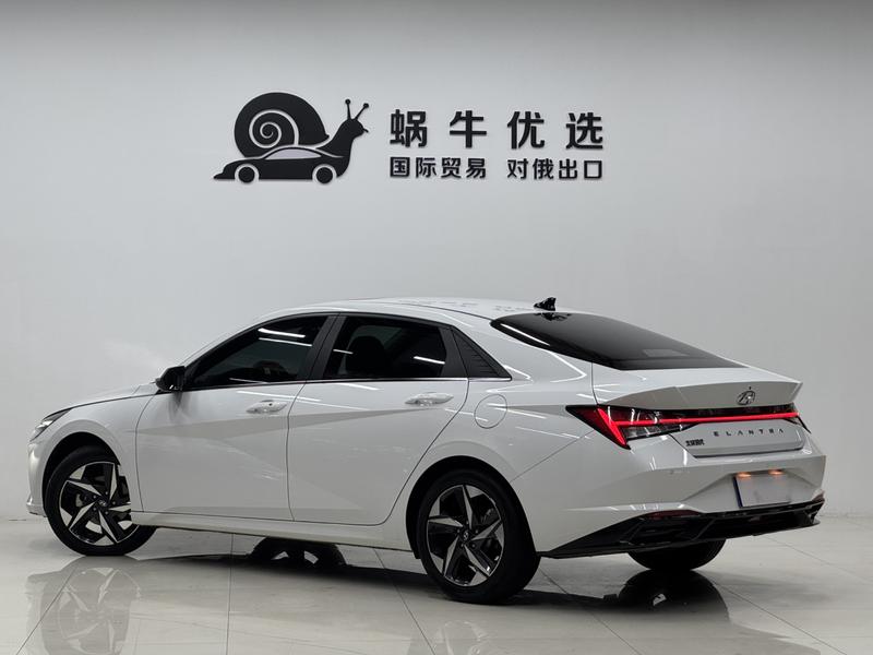 Hyundai Elantra - фото 3