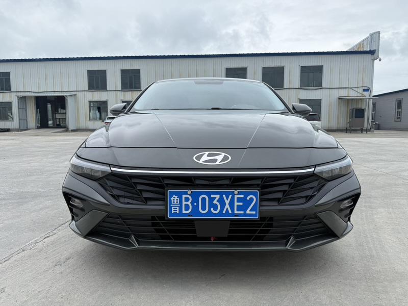 Hyundai Elantra - фото 1