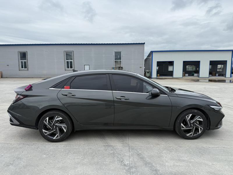 Hyundai Elantra - фото 3