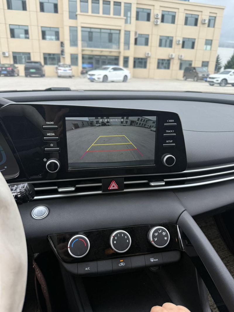 Hyundai Elantra - фото 4