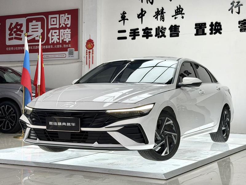 Hyundai Elantra - фото 0