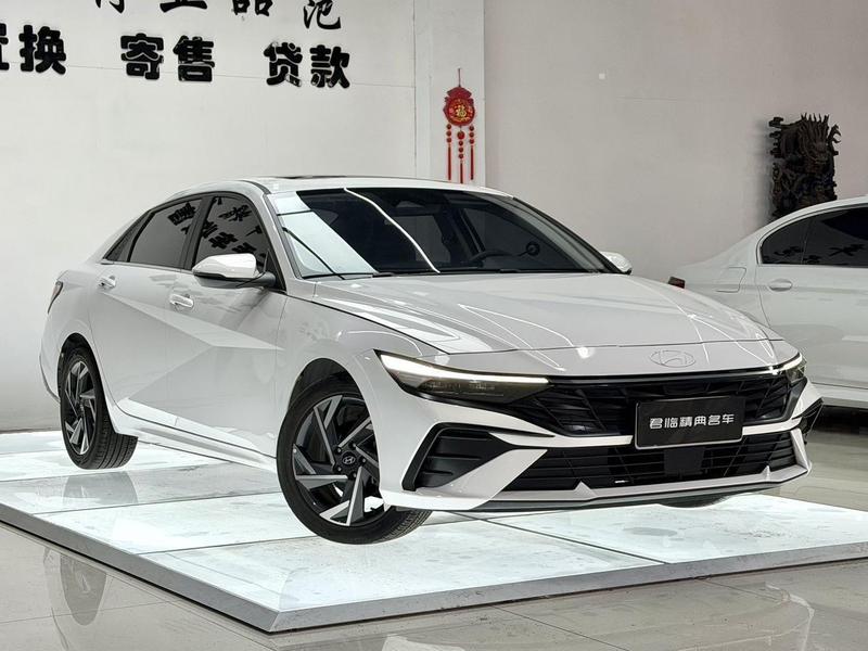 Hyundai Elantra - фото 2