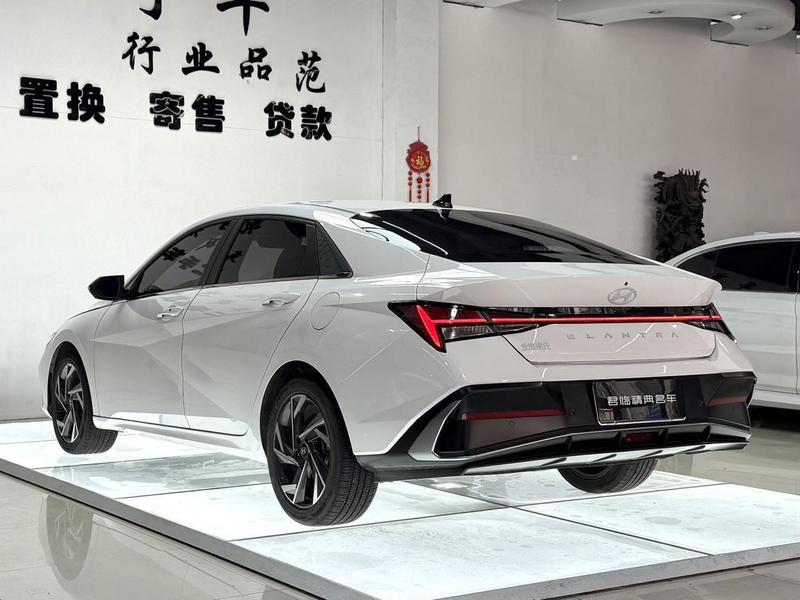 Hyundai Elantra - фото 3